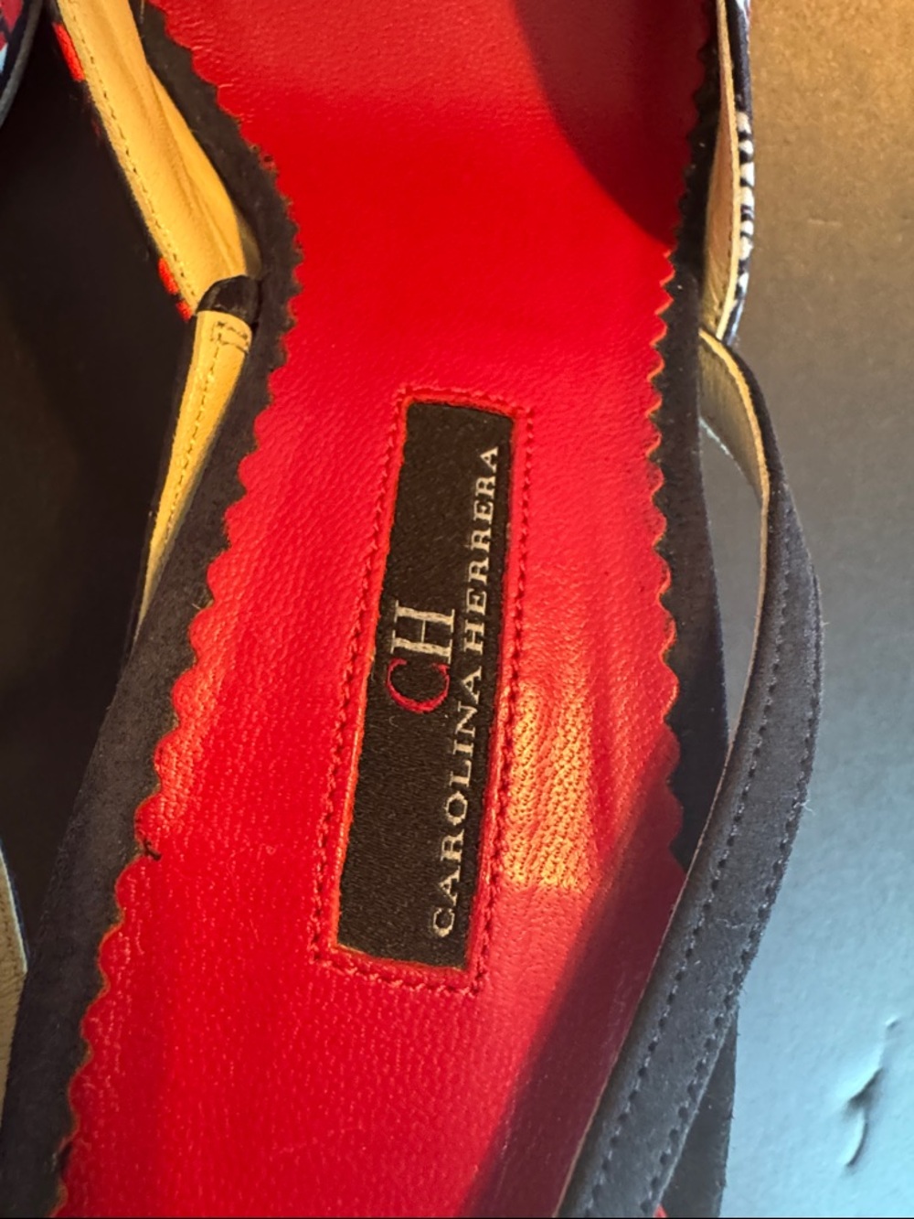 Carolina Herrera Red Navy Floral Pointed Toe Slingback Pumps - Picture 3 of 6